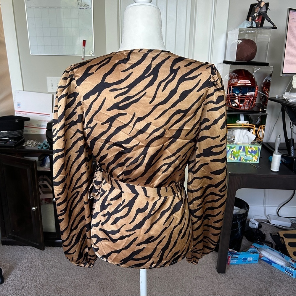 Vici Black Tan Zebra Print Satin Wrap Long Sleeve Side Tie Blouse Size Medium - Picture 2 of 9